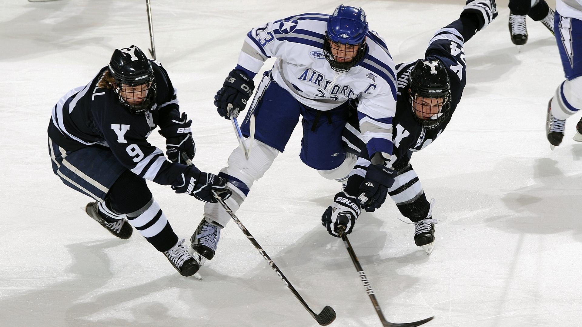 姆巴佩缺席法甲揭幕战引发风波，巴黎主场球迷情绪对立恐重演梅西离队闹剧